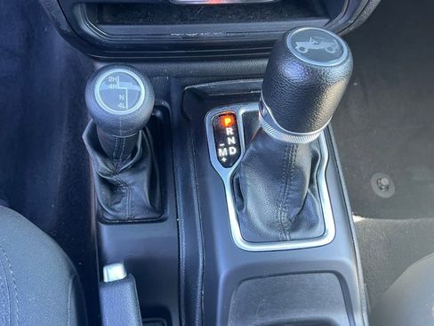 Used 2019 Jeep Wrangler Unlimited Sport S AWD/4WD image 34