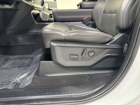 Used 2025 Ford Expedition Active AWD/4WD image 8