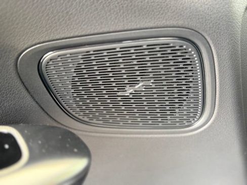 Used 2025 Mercedes-Benz GLC 300 4MATIC image 14
