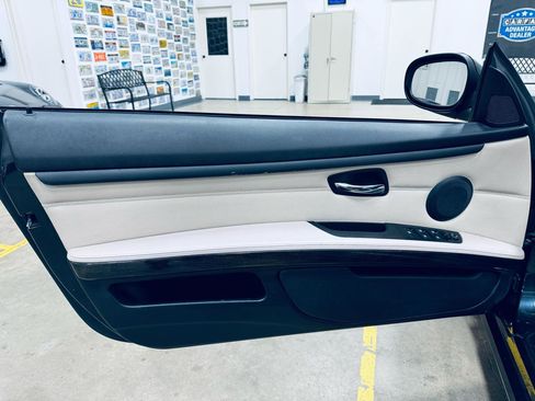 Used 2013 BMW 328i Convertible image 29