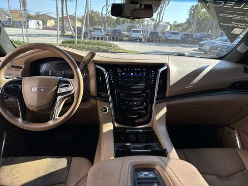 Used 2019 Cadillac Escalade Platinum w/ Escalade Sport Edition AWD/4WD image 14