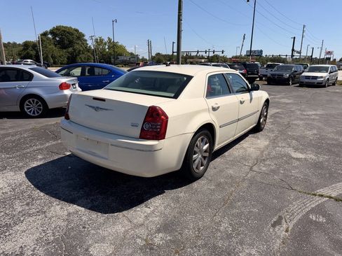 Used 2008 Chrysler 300 Touring RWD image 4