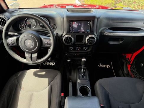 Used 2015 Jeep Wrangler Unlimited Sport w/ Connectivity Group AWD/4WD image 9