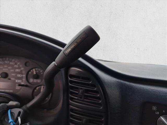 Used 2002 GMC Safari RWD image 12