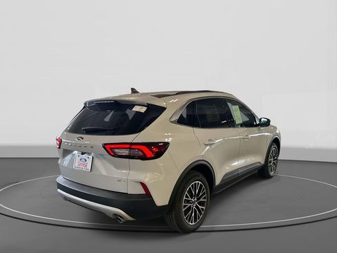 Used 2025 Ford Escape SE image 5