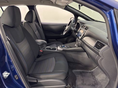 Used 2025 Nissan Leaf S image 14