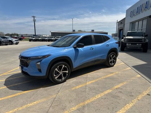 Used 2024 Chevrolet Trax RS w/ Driver Confidence Package FWD image 3