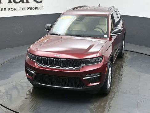 Used 2022 Jeep Grand Cherokee Limited w/ Luxury Tech Group II AWD/4WD image 47