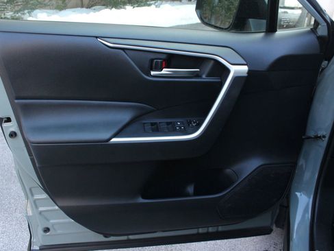 Used 2019 Toyota RAV4 XLE w/ Convenience Package image 13