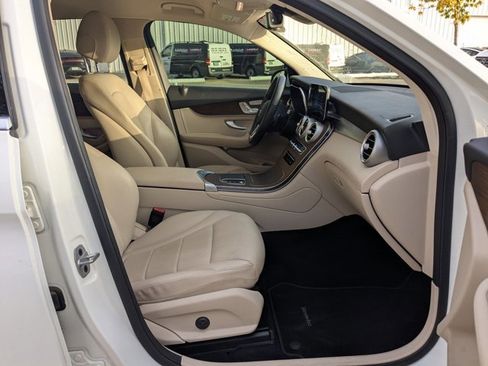 Used 2022 Mercedes-Benz GLC 300 4MATIC image 20