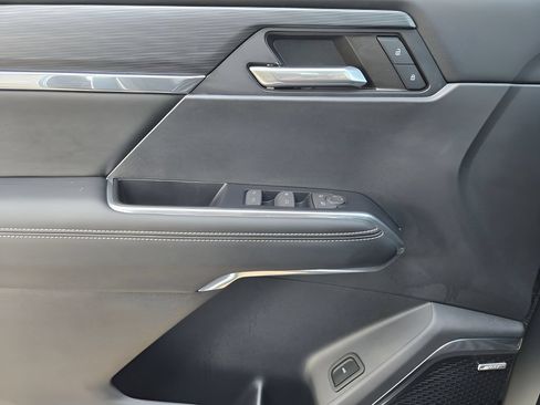 Used 2024 GMC Acadia Elevation w/ Luxury Package FWD image 19