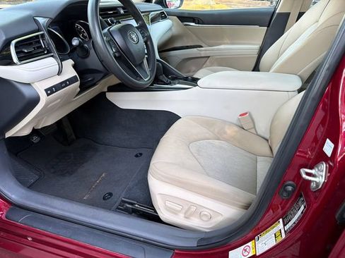 Used 2018 Toyota Camry LE w/ Convenience Package FWD image 9