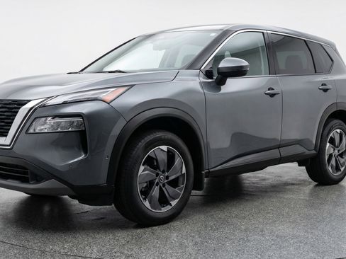 Used 2025 Nissan Rogue SV FWD image 3