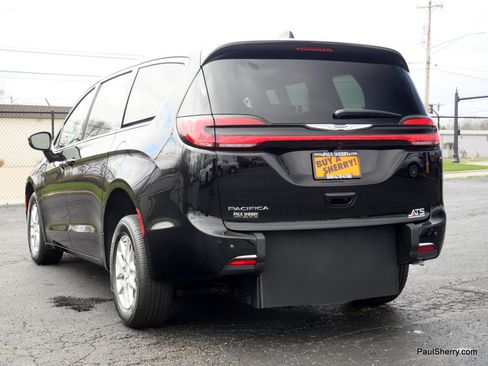 Used 2025 Chrysler Pacifica Select FWD image 24