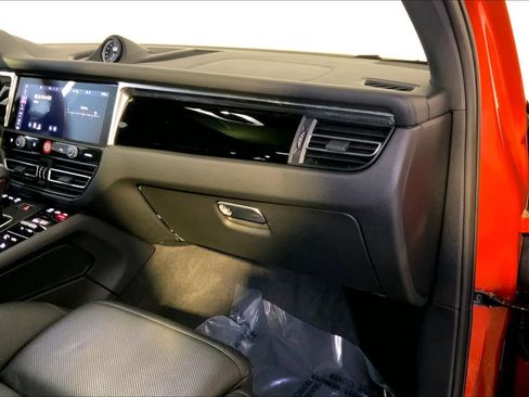 Used 2023 Porsche Macan Turbo image 22