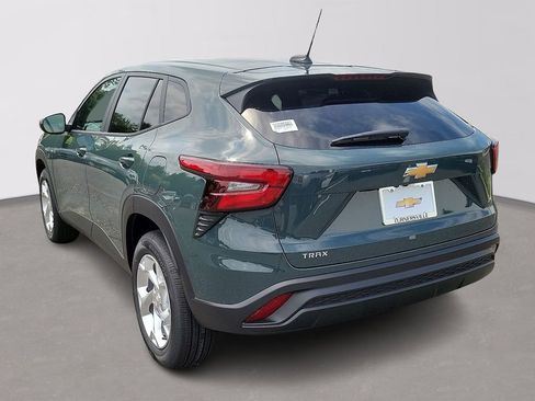 New 2026 Chevrolet Trax LS w/ LS Convenience Package FWD image 3