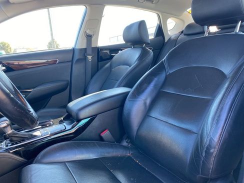 Used 2017 Kia Cadenza Premium w/ Luxury Package image 9