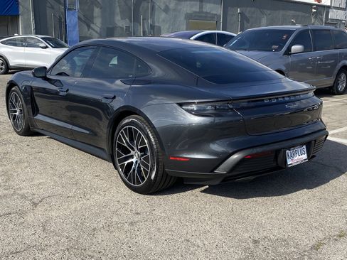 Used 2022 Porsche Taycan image 10