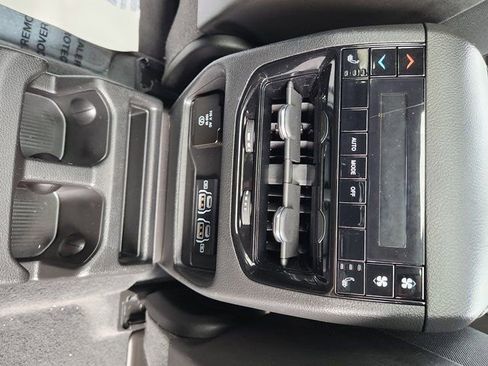 Used 2023 Jeep Grand Cherokee L Limited image 18