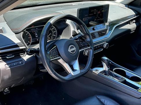 Used 2024 Nissan Altima 2.5 SR w/ SR Premium Package FWD image 18