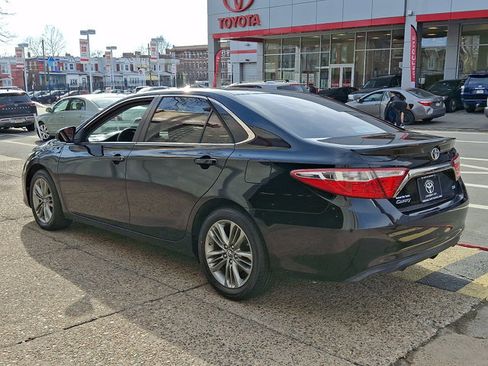 Used 2016 Toyota Camry SE image 5