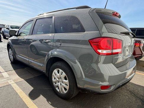 Used 2019 Dodge Journey SE image 4