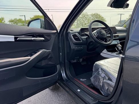 New 2026 Kia Seltos EX FWD image 10