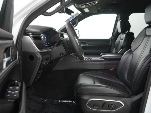 Used 2024 Jeep Wagoneer L Series II w/ Flexible Seating Group image 23