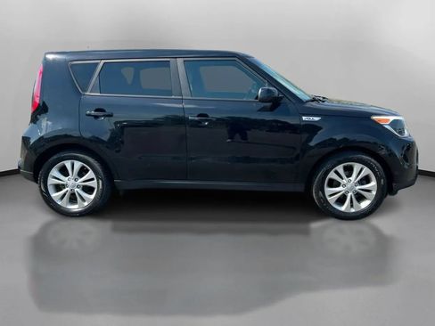 Used 2016 Kia Soul + FWD image 7