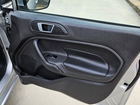 Used 2016 Ford Fiesta Titanium image 15