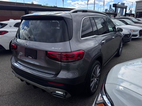 Used 2021 Mercedes-Benz GLB 250 4MATIC image 4