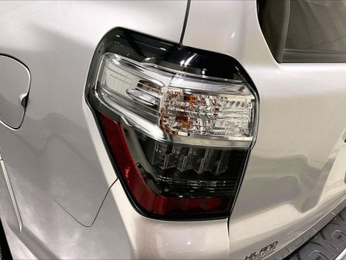 Used 2022 Toyota 4Runner Limited AWD/4WD image 30