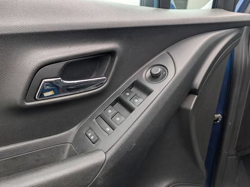 Used 2019 Chevrolet Trax LT FWD image 14