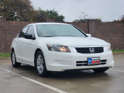 Used 2010 Honda Accord LX-P image 4