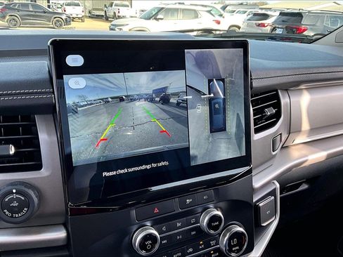 Used 2022 Ford Expedition Max XLT image 23