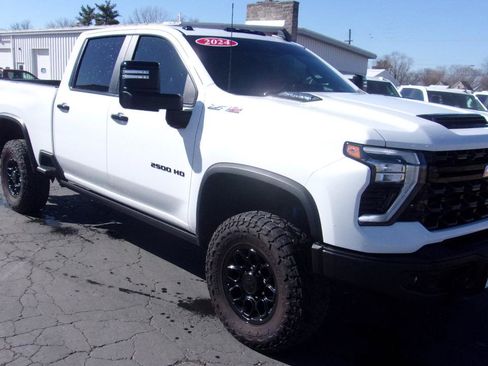 Used 2024 Chevrolet Silverado 2500 ZR2 w/ ZR2 Bison Edition image 5