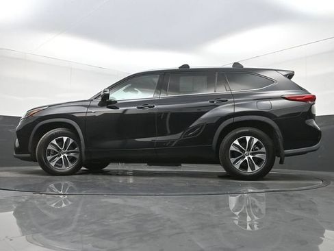 Used 2022 Toyota Highlander XLE AWD/4WD image 32