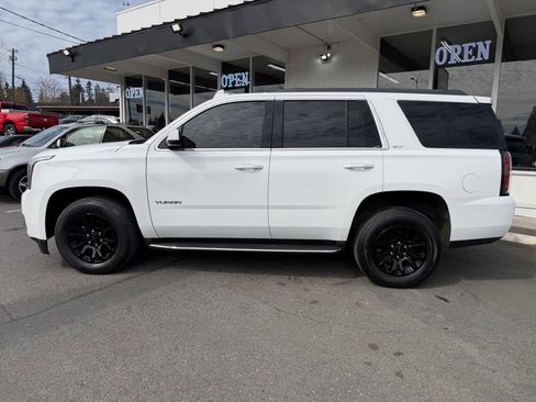 Used 2017 GMC Yukon SLT AWD/4WD image 3