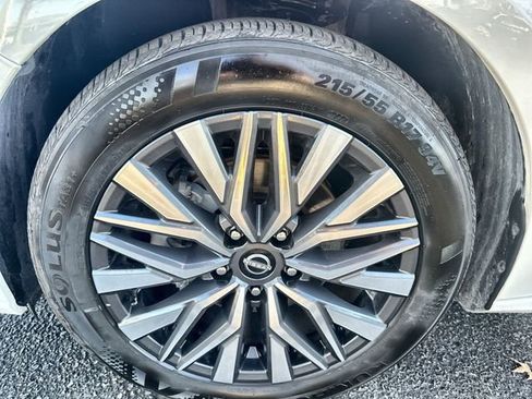 Used 2025 Nissan Altima 2.5 SV image 19