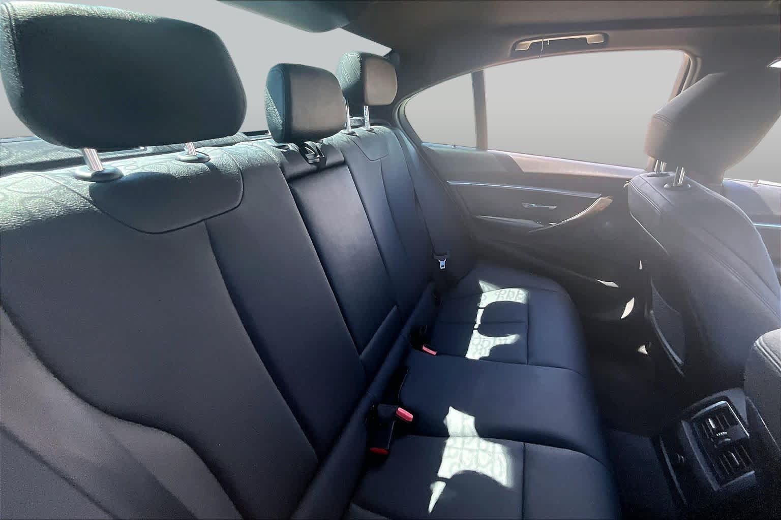 Used 2018 BMW 330i Sedan RWD image 18