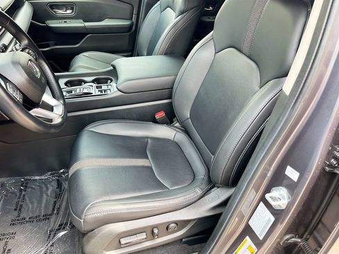 Used 2025 Honda Pilot EX-L image 18
