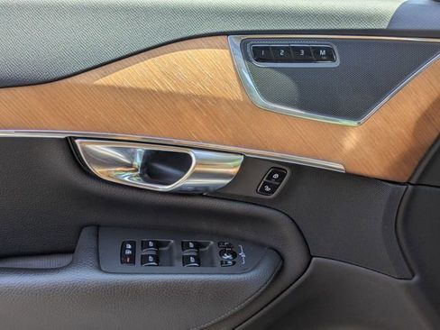 Used 2021 Volvo XC90 T6 Momentum w/ Climate Package AWD/4WD image 12