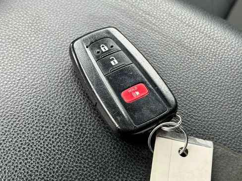 Used 2023 Toyota RAV4 XLE AWD/4WD image 33