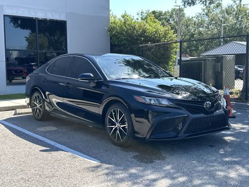 Used 2023 Toyota Camry SE FWD image 11