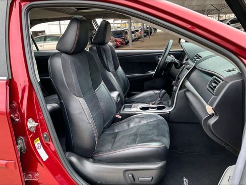 Used 2016 Toyota Camry XSE image 9