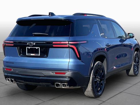 Used 2025 Chevrolet Traverse LT w/ Midnight/Sport Edition FWD image 13