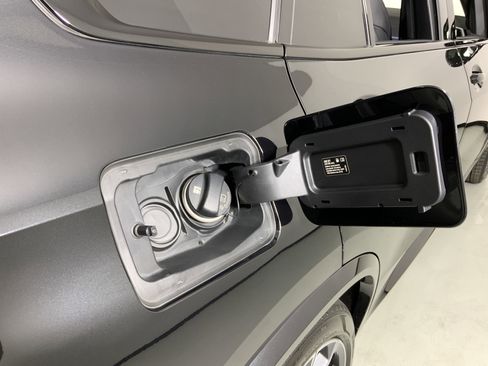 Used 2023 BMW X5 xDrive40i w/ M Sport Package image 4