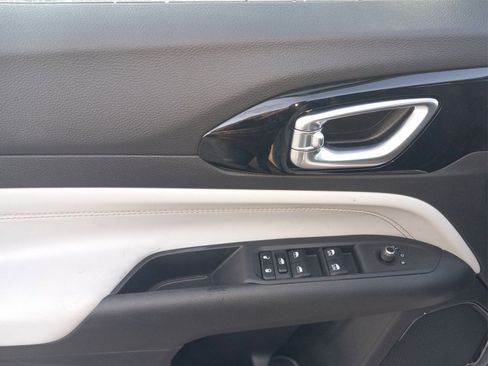 Used 2025 Jeep Compass Limited image 15