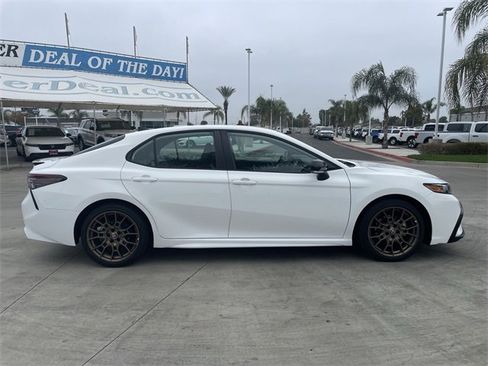 Used 2023 Toyota Camry SE image 9