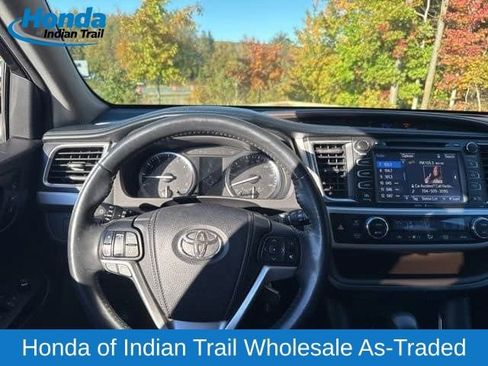 Used 2014 Toyota Highlander Limited image 24